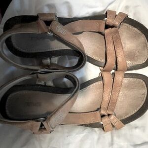 Teva Wedge Beige Sandals Sz 10